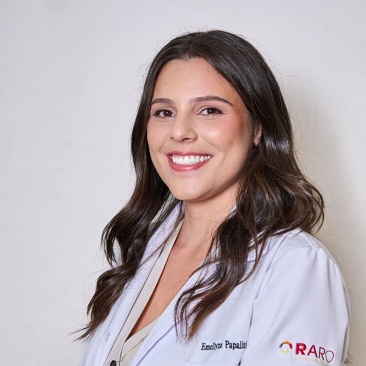 Dra. Emellyne Papalini - Oftalmologista na Raro Cl?nica da Vis?o